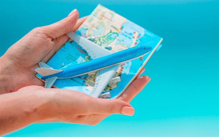 旅行の概念, 手に地図と飛行機, 旅行, 観光の概念, 夏の旅行