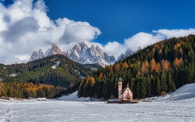 Bolzano, Alpes, monta&#241;a, paisaje, primavera, la iglesia, la nieve, el bosque, el Trentino, Alto Adige, Tirol, Italia