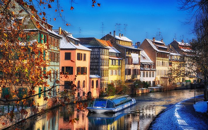 Strazburg, kış, binalar, kanal, tekne, kışın Strasbourg, Fransa