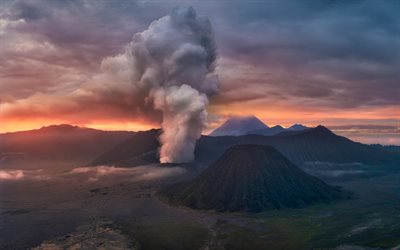 vulc&#227;o, T&#226;nger, Bromo, ilha de Java, p&#244;r do sol, paisagem de montanha, maci&#231;o vulc&#226;nico, erup&#231;&#227;o vulc&#226;nica, Indon&#233;sia, coluna de fuma&#231;a
