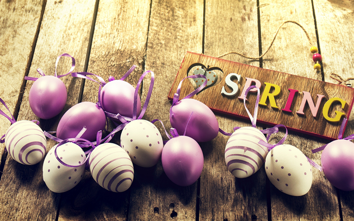 الأرجواني بيض عيد الفصح, الربيع, خلفية خشبية, عيد الفصح, رسمت البيض