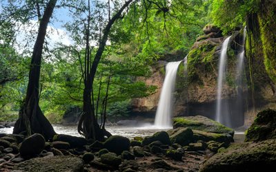 Haew Suwat Cascada, una hermosa cascada, roca, bosque tropical, Tailandia, Parque Nacional de Khao Yai, Suwat Cascada