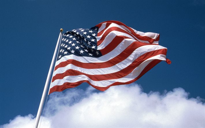USA-flaggan p&#229; flaggst&#229;ngen, bl&#229; himmel, Amerikanska flaggan, USA, nationell symbol, USA flagga, flaggst&#229;ngen