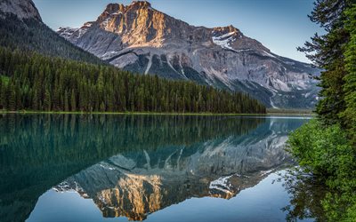 lac emerald, matin, lever du soleil, rocheuses canadiennes, lac de montagne, lac glaciaire, paysage de montagne, colombie-britannique, parc national yoho, canada