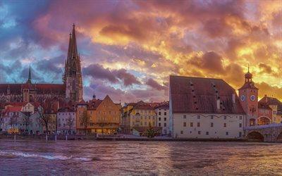Regensburg Cathedral, kv&#228;ll, sunset, stadsbilden, molnen, Regensburg, Donau, Tyskland
