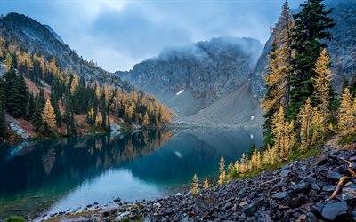 lago di montagna, nebbia, mattina, montagne, bellissimo lago, Parco Nazionale delle Cascate del Nord, Washington, USA