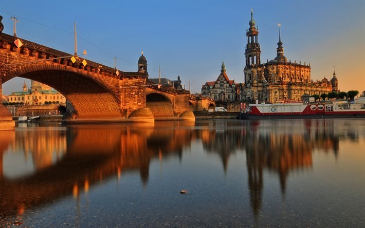 Dresde, Puente, Alemania, Puente Augustusbryukke, embarcaciones de recreo, turismo