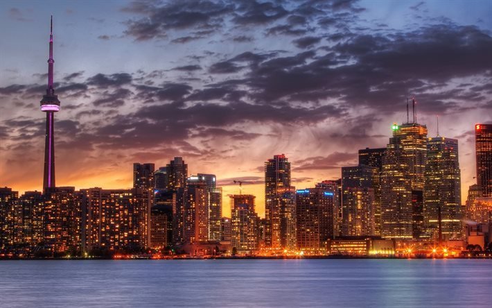 Toronto, sunset, pilvenpiirt&#228;ji&#228;, illalla kaupunki, metropoli, Kanada