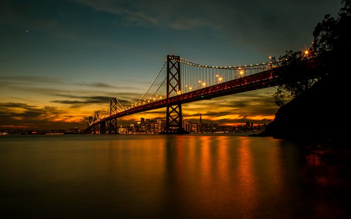 San Francisco, Bay Bridge, illalla, sunset, San Francisco-Oakland Bay Bridge, California, pilvenpiirt&#228;ji&#228;, San Francisco kaupunkikuvaan, skyline, USA