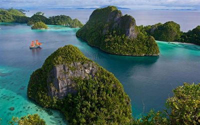 Raja Ampat, les îles tropicales, océan, bateau à voile, en Indonésie, en été, en voyage, en vacances