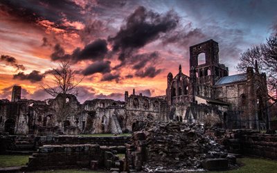 Kirkstall Abbey, f&#246;rst&#246;rt cistercienserkloster, kv&#228;ll, solnedg&#229;ng, ruiner, Leeds, West Yorkshire, Storbritannien