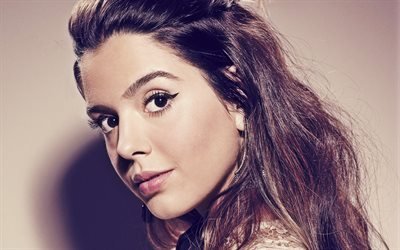 Giovanna Lancellotti, attrice brasiliana, ritratto, servizio fotografico, viso, moda brasiliana modello