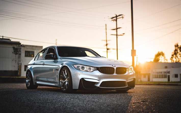 BMW M3, 2018, F80, framifr&#229;n, silver sedan, exteri&#246;r, tuning M3, sunset, kv&#228;ll, nytt silver M3, BMW