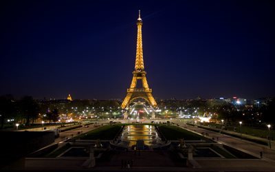 La Torre Eiffel, de Par&#237;s, los Campos El&#237;seos, la noche, los monumentos de Par&#237;s