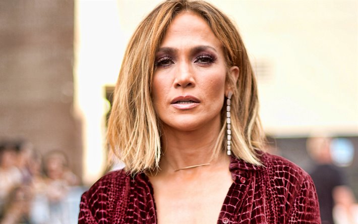Jennifer Lopez, chanteuse am&#233;ricaine, portrait, robe rouge, photoshoot, blanc perle boucles d&#39;oreilles