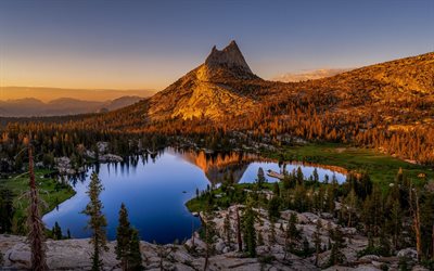 Cathedral Lakes, Yosemite, kv&#228;ll, solnedg&#229;ng, stenar, sj&#246;ar, skog, bergslandskap, Yosemite National Park, Kalifornien, USA