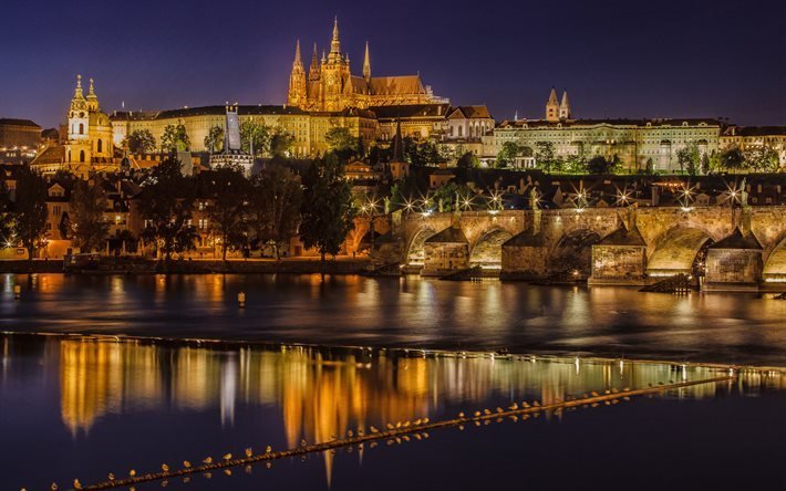 ダウンロード画像 プラハ 夜 街並みカレル橋 人目をひくユニークな造りの川 チェコ共和国 フリー のピクチャを無料デスクトップの壁紙