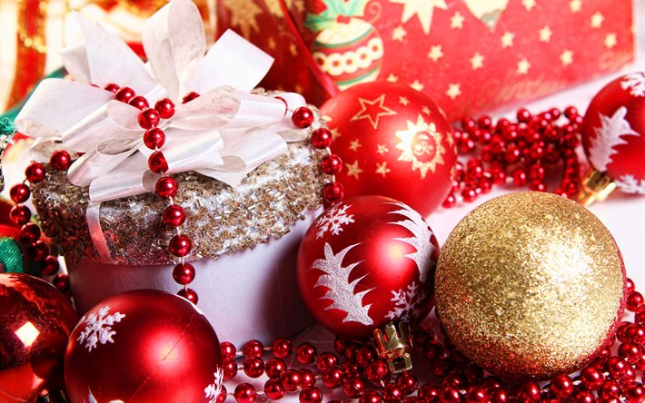 4k, beyaz hediye kutusu, kırmızı yılbaşı topları, Yeni Yılınız Kutlu Olsun, yılbaşı s&#252;sleri, Noel topları, yeni yıl konseptleri, hediye kutuları, Mutlu Noeller