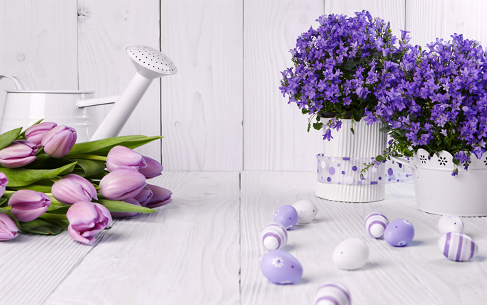 La pascua, p&#250;rpura huevos de pascua, la decoraci&#243;n, el 1 de abril de 2018, p&#250;rpura tulipanes, de la primavera