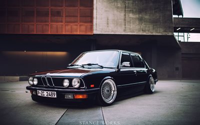 BMW E28, 4k, الموقف, الأسود e28, السيارات الألمانية, ضبط, E28, BMW