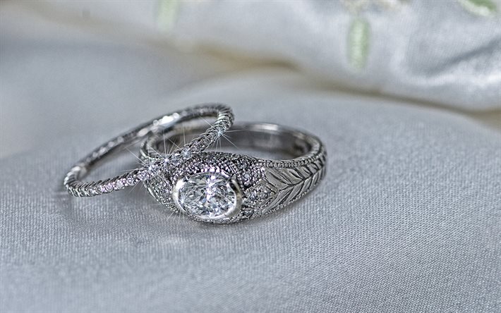 Anillos de boda, anillos de oro blanco, boda conceptos, de seda blanca de textura, par de anillos