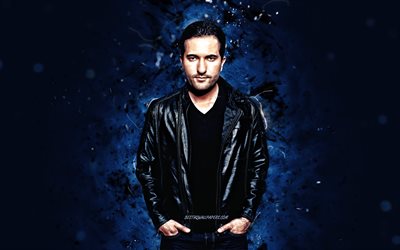 Deniz Koyu, 4k, luzes de n&#233;on azuis, estrelas da m&#250;sica, DJs turcos, Deniz Akcakoyunlu, superestrelas, celebridade turca, Deniz Koyu 4K