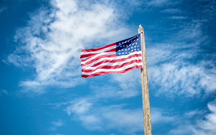 EUA bandeira no mastro, c&#233;u azul, Bandeira americana, Bandeira dos EUA, mastro, EUA