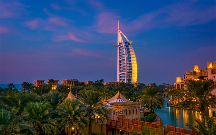 Burj al Arab, Dubai, G&#252;n batımı, akşam, l&#252;ks otel, palmiye ağa&#231;ları, Birleşik Arap Emirlikleri