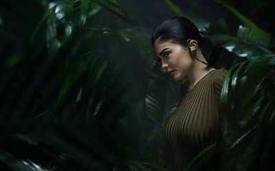 Kylie Jenner, mulher na floresta, selva, modelo americano, morena, mulher bonita