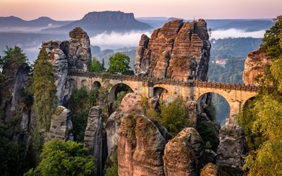 La Suiza sajona, Bastei, monta&#241;a, paisaje, monta&#241;as, antiguo puente de piedra, rocas, bosques, Alemania