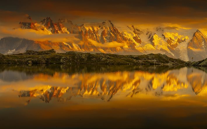Lago Cheserey, p&#244;r do sol, reflex&#227;o, Alpes Franceses, montanhas, Fran&#231;a