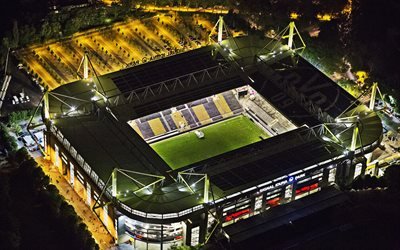 Signal Iduna Park, el Borussia de Dortmund en el estadio, por la noche, DORTMUND, Dortmund, North Rhine-Westphalia, Alemania, Spanish football etapa