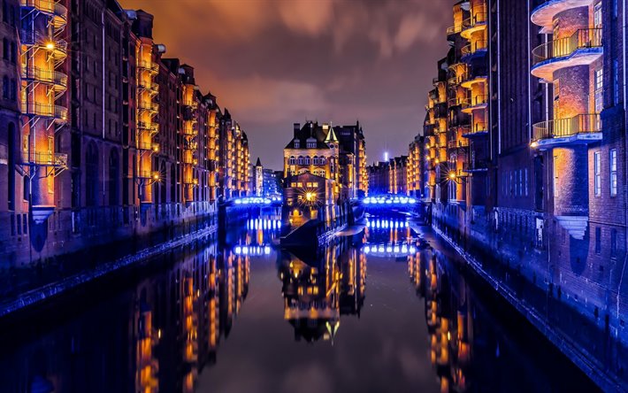 Hamburgo, Wasserschloss, Speicherstadt, la tarde, la noche, las luces de la ciudad, paisaje urbano, distrito de almacenes, Alemania