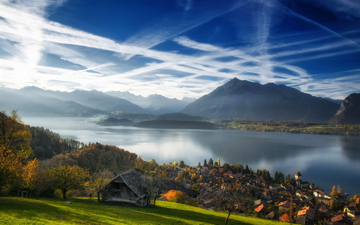 Il lago di Thun e sulle Alpi Bernesi, autunno, paesaggio di montagna, lago, mattina, Svizzera, Oberland Bernese