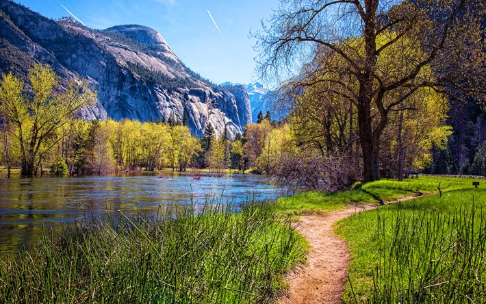 El Parque Nacional de Yosemite, la primavera, el r&#237;o, California, las monta&#241;as, la hermosa naturaleza, verano, estados UNIDOS, Am&#233;rica, americano monumentos