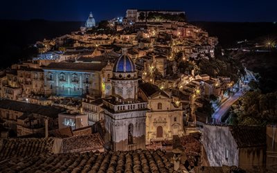 Ragusa, Diocese Cat&#243;lica Romana de Ragusa, noite, ponto de refer&#234;ncia, paisagem urbana, panorama de Ragusa, Sic&#237;lia, It&#225;lia