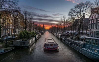 Amsterdam, pays-bas, le canal, bateau de plaisance, des barges, soir&#233;e, coucher du soleil