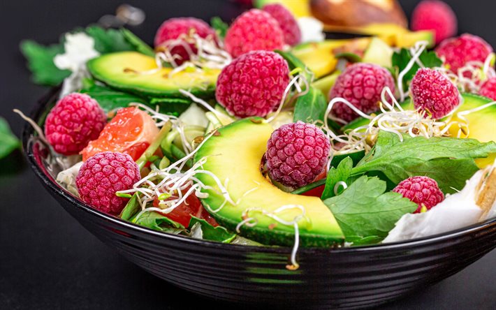 frutas e salada de legumes, alimentos saud&#225;veis, salada com abacate e framboesa, dieta conceitos, saladas