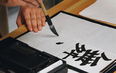 hieroglyphe, die kalligraphie, das schreiben von hieroglyphen, japan, japanische buchstaben