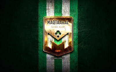 maqtaaral fc, logo dorato, kazakistan premier league, sfondo di metallo verde, calcio, squadra di calcio kazaka, logo fk maqtaaral jetisay, fk maqtaaral jetisay