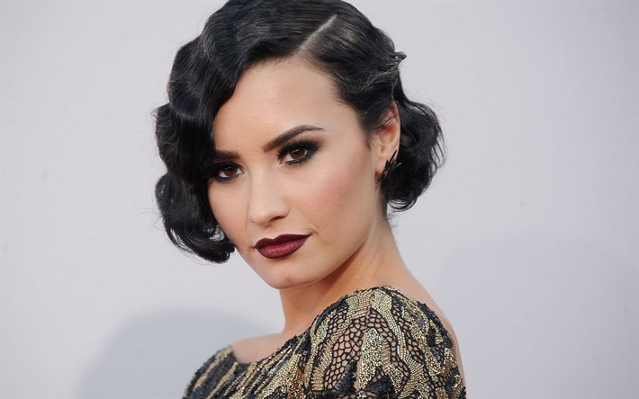 Demi Lovato, cantora norte-americana, retrato, maquiagem, vestido de noite preto, cantores populares