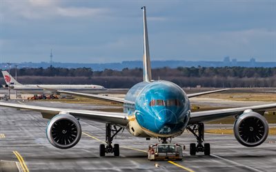 Boeing 787 Dreamliner, passenger airliner, airport, runway, passenger aircraft, Boeing, air travel, Vietnam Airlines