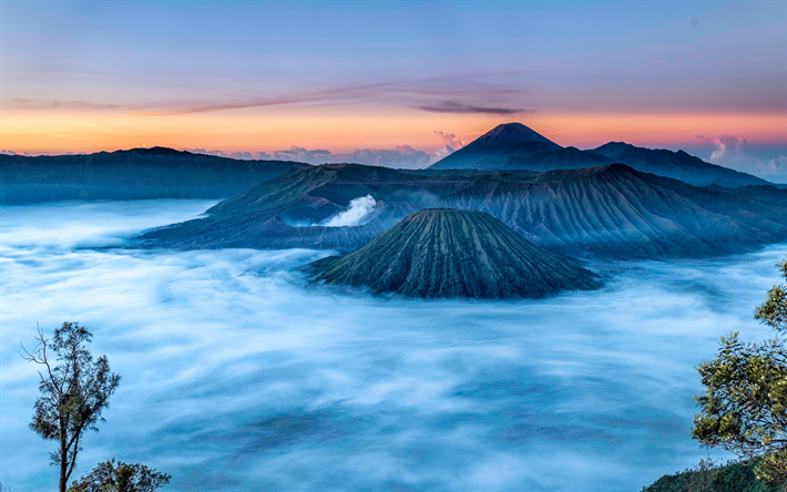 El monte Bromo, 4k, puesta de sol, Indonesia monumentos, Bromo Tengger Semeru Parque Nacional volc&#225;n, Indonesia, Asia, la hermosa naturaleza