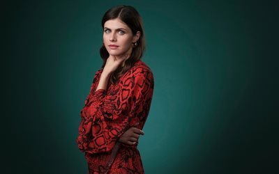 Alexandra Daddario, l'actrice américaine, photographie, robe rouge, la star hollywoodienne