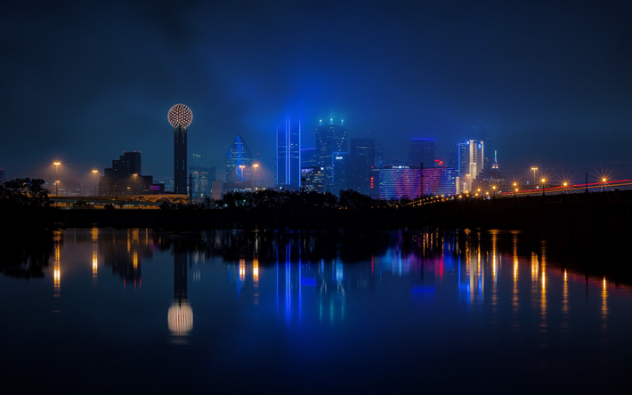 Dallas, y&#246;, kaupungin valot, kaupungin panorama, pilvenpiirt&#228;ji&#228;, sumu, Dallas kaupunkikuvaan, Texas, USA