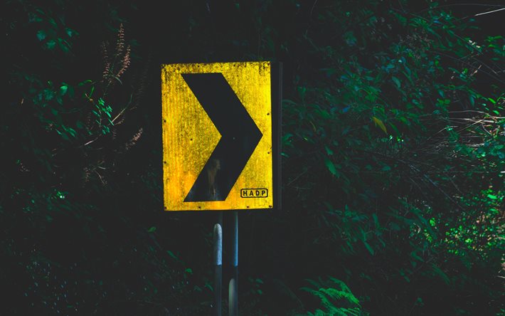 yellow road sign, 4k, pointer to right, arrows, road signs, background with arrow