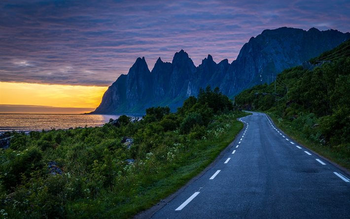 Picos de Okshornan, noite, p&#244;r do sol, Mar da Noruega, Tungeneset, Ilha Senja, paisagem montanhosa, paisagem marinha, Noruega
