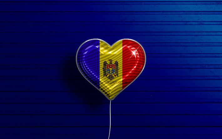 J&#39;aime la Moldavie, 4k, ballons r&#233;alistes, fond en bois bleu, coeur du drapeau hongrois, Europe, pays pr&#233;f&#233;r&#233;s, drapeau de la Moldavie, ballon avec drapeau, Moldavie, aime la Moldavie