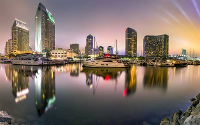 San Diego, le soir, le coucher du soleil, baie, yachts, paysage urbain de San Diego, Californie, États-Unis