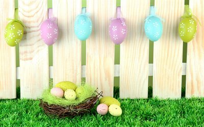 Los huevos de pascua, primavera, coloridos huevos, valla, verde hierba